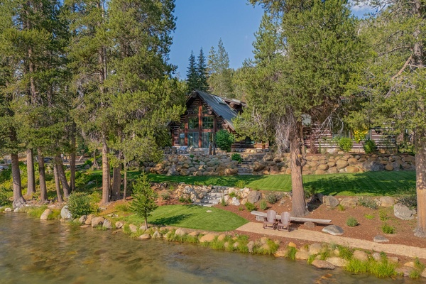 Riverfront Lodge