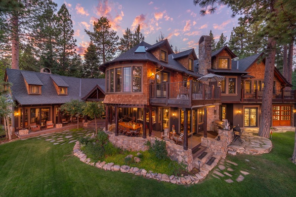 Tewesi Manor - Lakefront