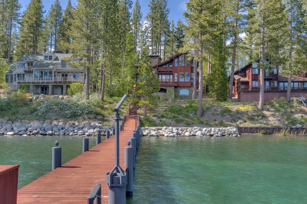 Palatial Pines - Lakefront
