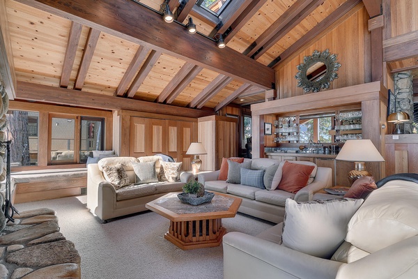 Palatial Pines - Lakefront