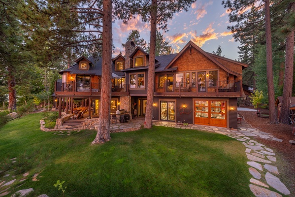 Tewesi Manor - Lakefront