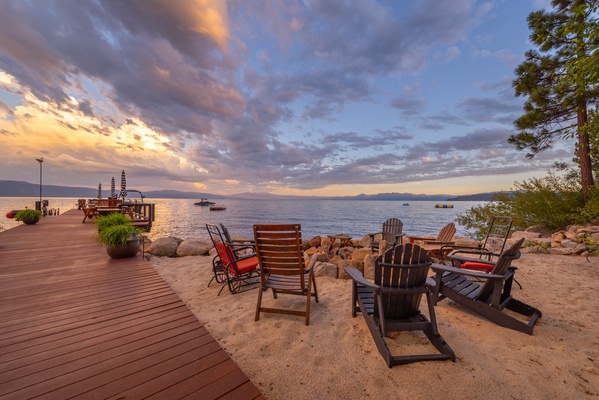 Tewesi Manor - Lakefront