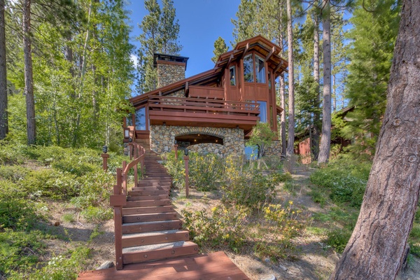 Palatial Pines - Lakefront