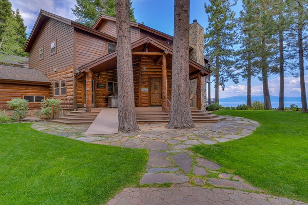 Sugar Pine Chalet - Lakefront