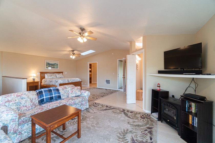 The Sandlake View 3 Bedroom House in Cloverdale, OR