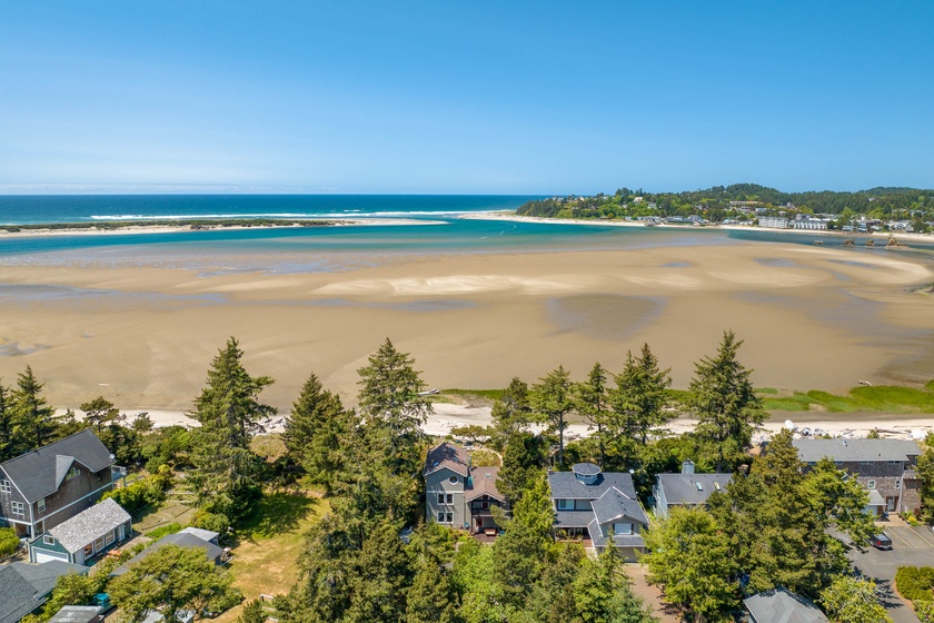 Siletz Bay Beach House 4 Bedroom House in Lincoln City, OR