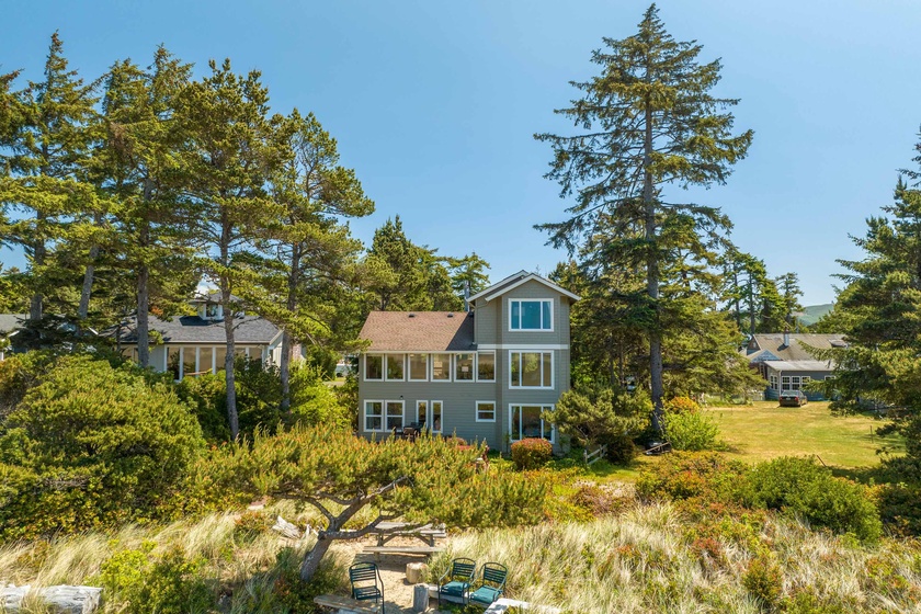 Siletz Bay Beach House 4 Bedroom House in Lincoln City, OR