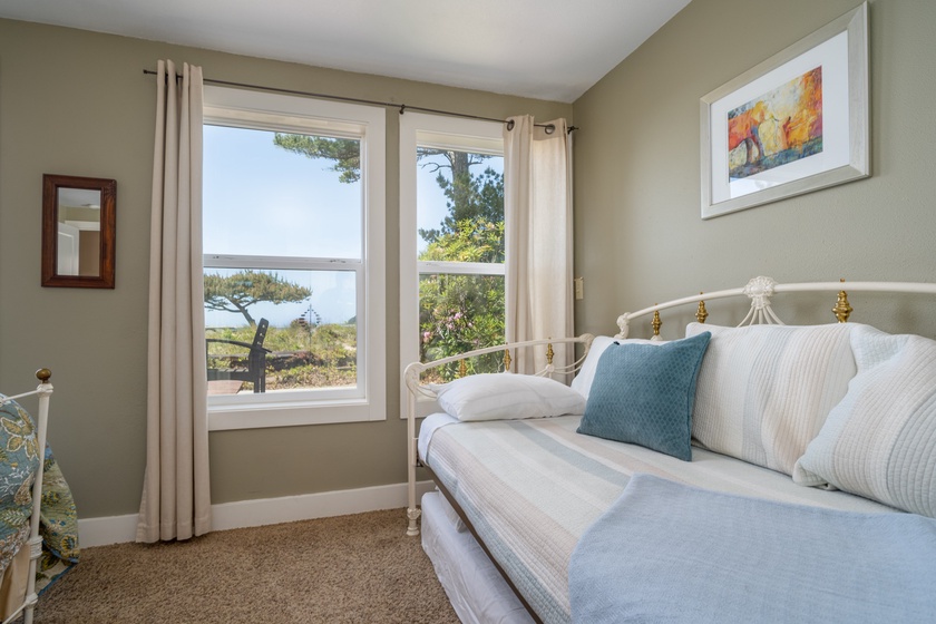 Siletz Bay Beach House 4 Bedroom House in Lincoln City, OR