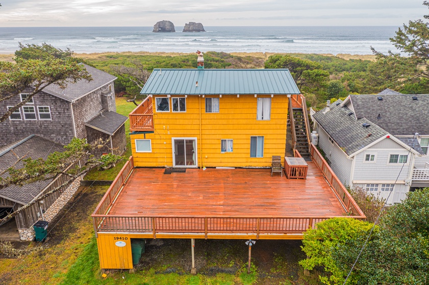Arnold Beach House 1main floor 2 Bedroom Townhouse in Rockaway Beach, OR