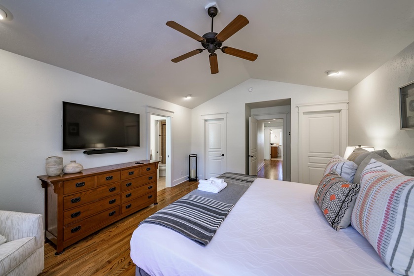 Owner's Suite w/ King Bed