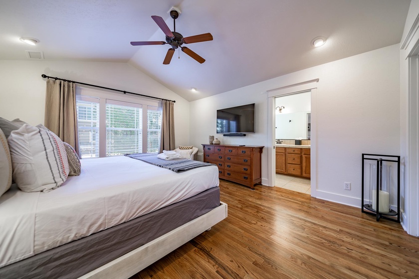 Owner's Suite w/ King Bed, TV and Ensuite Bathroom