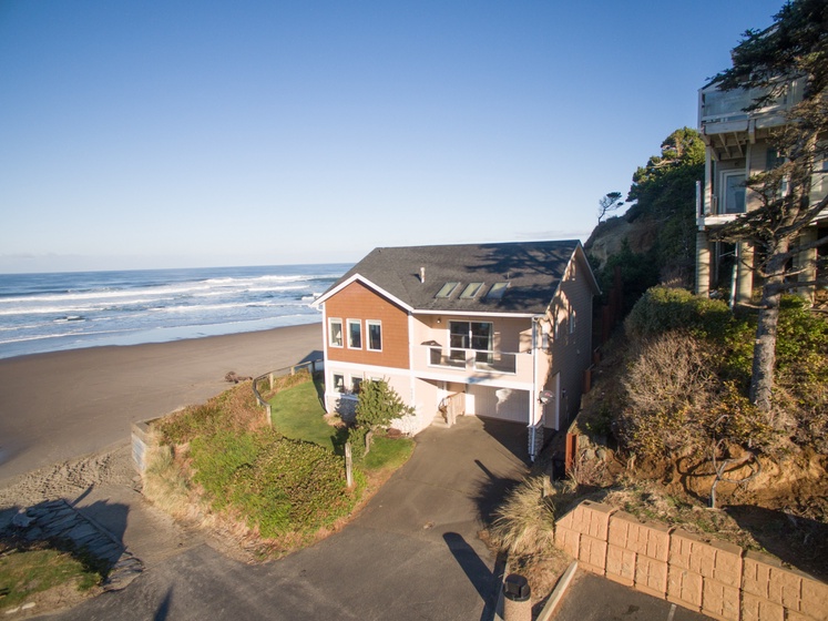 Beach House 3 Bedroom House in Lincoln City, OR