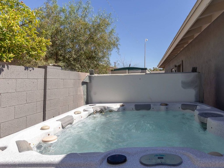 Hip Hacienda - Hot Tub