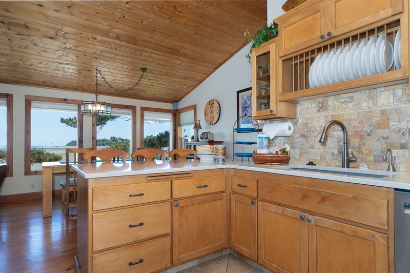 Siletz Bay Beach House 4 Bedroom House in Lincoln City, OR