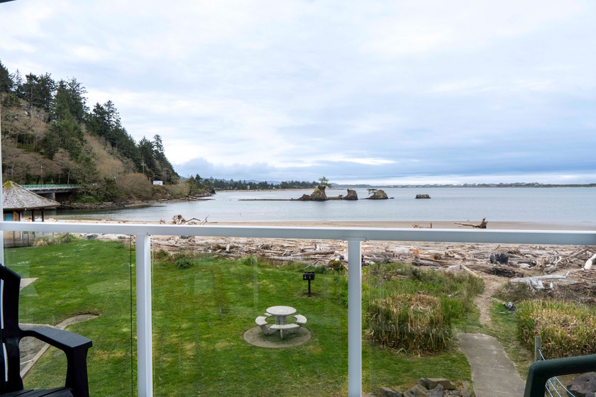 Waters Edge 207 2 Bedroom Condo in Lincoln City, OR