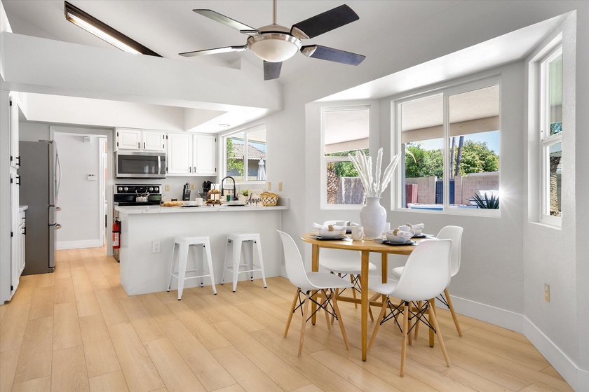 The Seaside Bohemian - Dining area and Kitchen