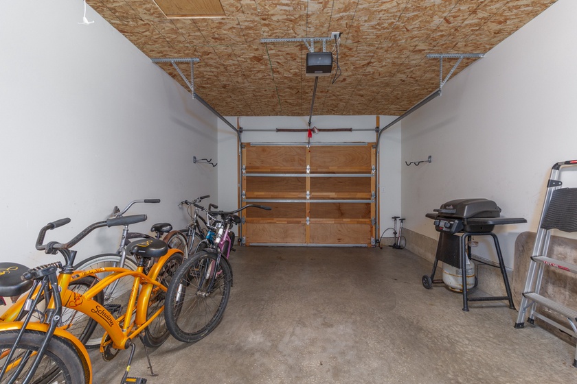 Garage/Bikes