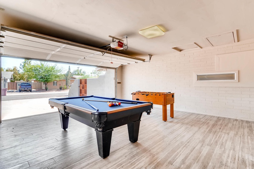 Hip Hacienda - Game room / Garage