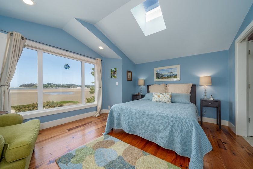 Siletz Bay Beach House 4 Bedroom House in Lincoln City, OR
