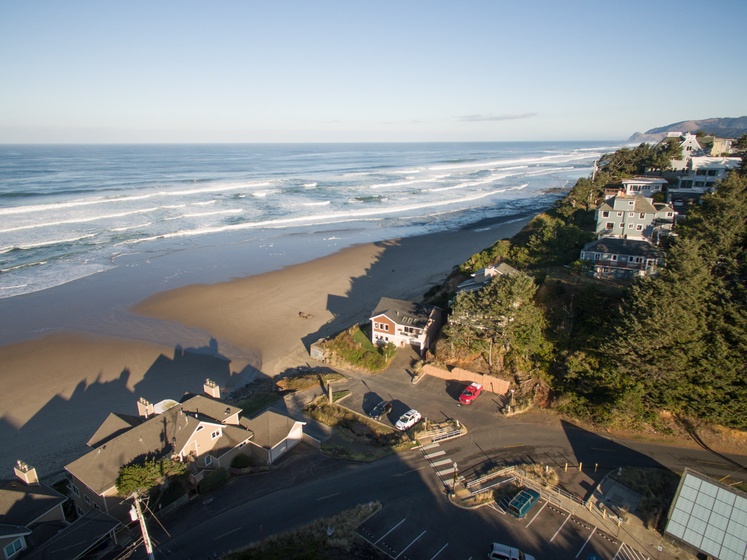 Beach House 3 Bedroom House in Lincoln City, OR