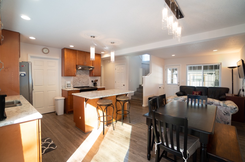 Kitchen/Dining Area