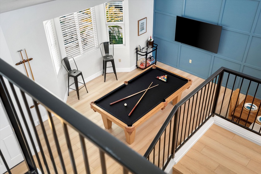 The Seaside Bohemian - Pool table and TV