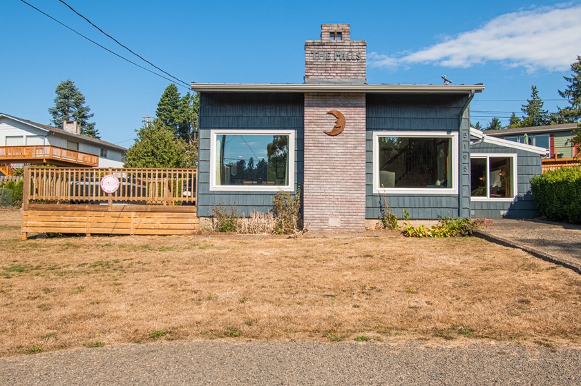 Moon Over The Mills 1 Bedroom House in Neotsu, OR