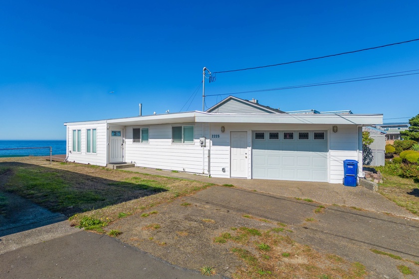 Inlet Cottage 2 Bedroom House in Lincoln City, OR