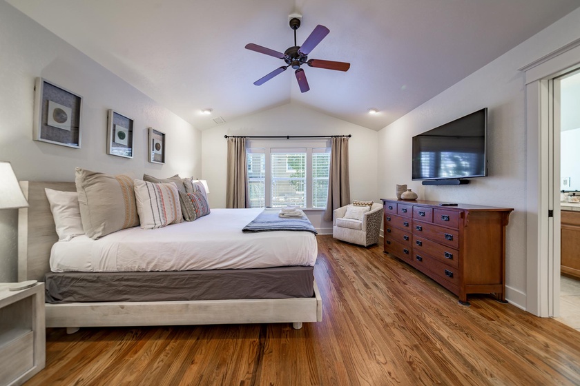 Second Floor Owner's Suite w/ King Bed