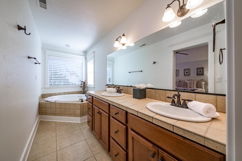 Owner's Suite Bathroom w/ Soaking Tub and Double Sinks