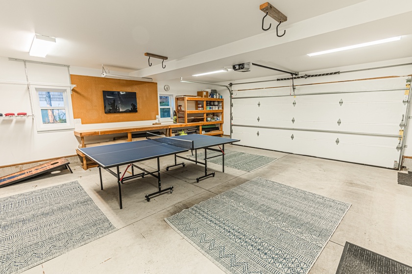 Garage/ game room