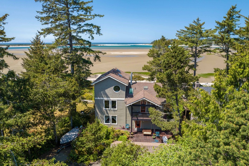 Siletz Bay Beach House 4 Bedroom House in Lincoln City, OR