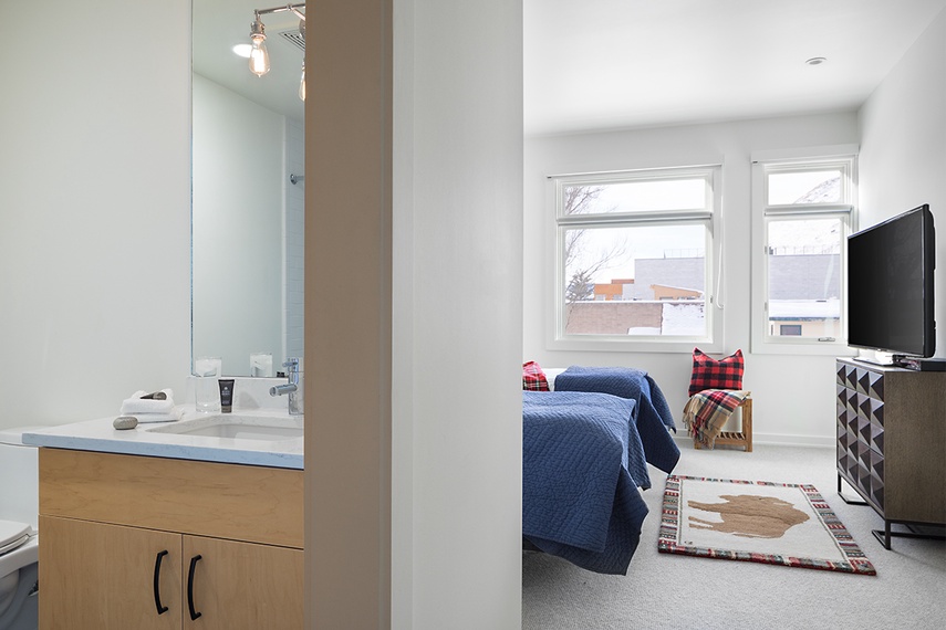 Guest Bathroom -  Pied a Terre on Pearl - Downtown Jackson Luxury Villa Rental