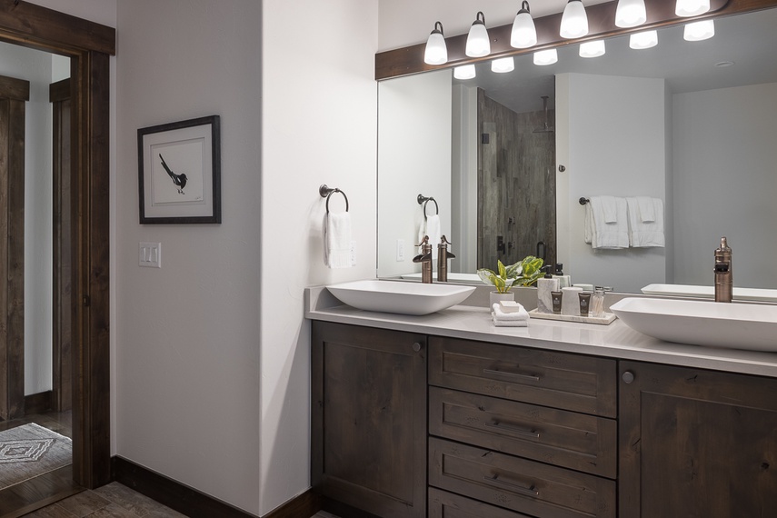 Guest Bedroom 04 Bathroom, Guest Apartment - Northern Exposure - Jackson, WY - Luxury Villa Rental