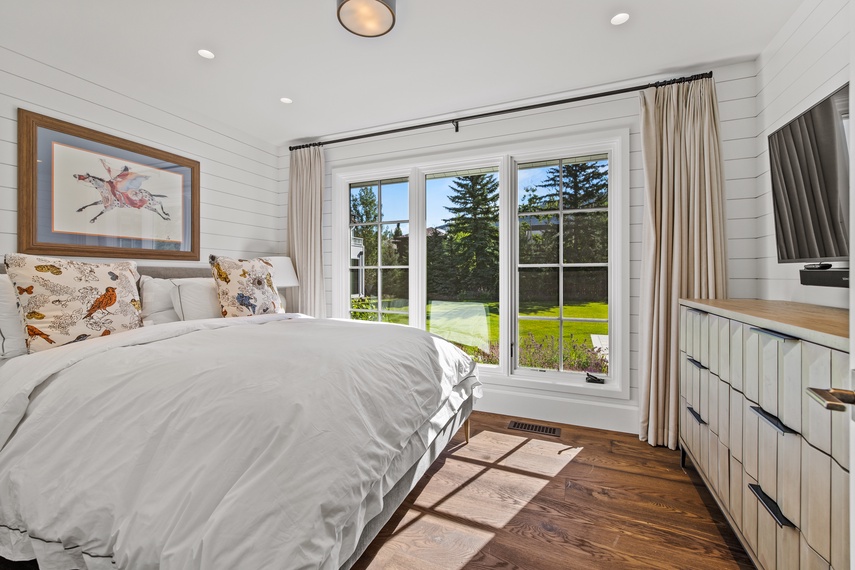 Guest Bedroom 1 - Bluebell Cottage - Jackson, WY - Luxury Villa Rental