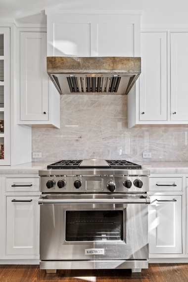 Kitchen - Bluebell Cottage - Jackson, WY - Luxury Villa Rental