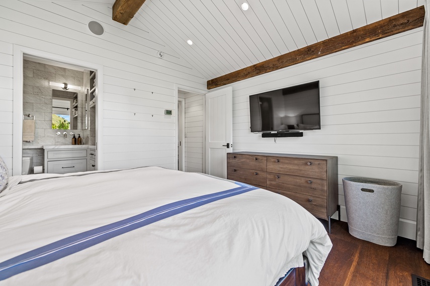 Primary Bedroom - Bluebell Cottage - Jackson, WY - Luxury Villa Rental