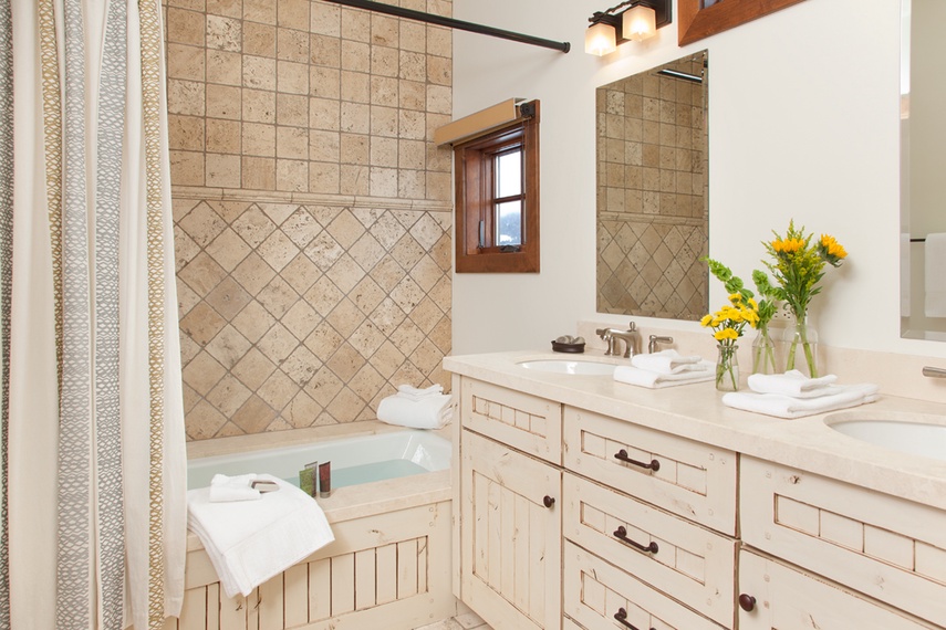 Guest Bathroom - Shooting Star Cabin - Teton Village, WY - Luxury Villa Rental