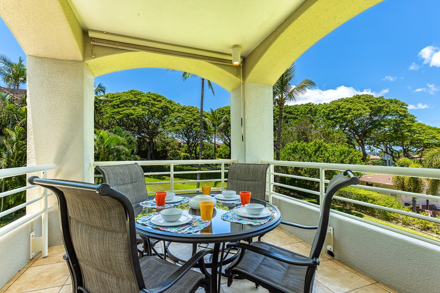 Seating for four on the private lanai