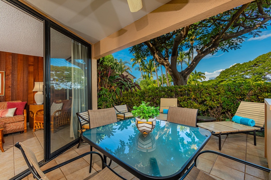 Tropical outdoor dining for 4 with lounge chairs to relax!