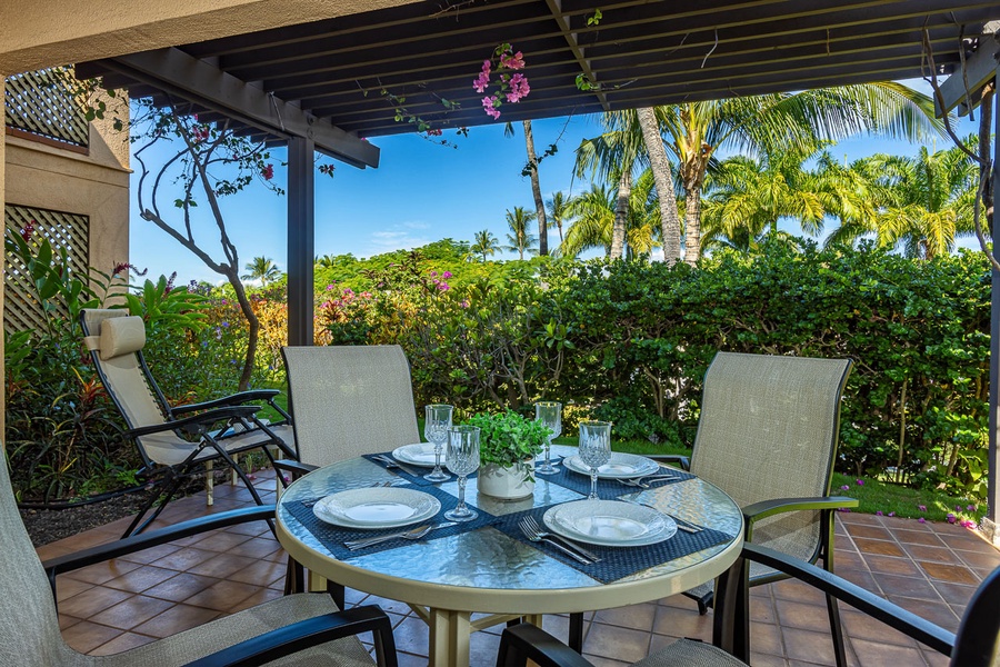 Dining for 4 on the private lanai