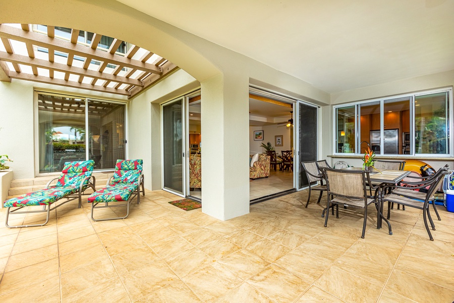 Lots of seating space available on this lanai!