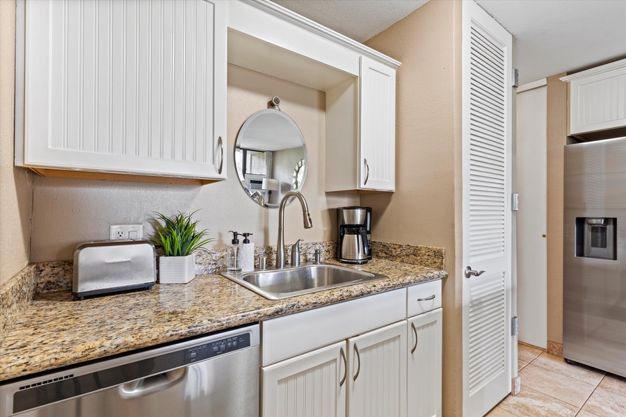 Bright, Airy and Fully Equipped Kitchen