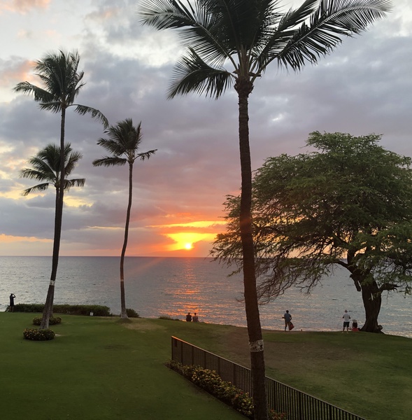 Stunning Sunsets from Lanai~ Living Room & Primary Bedroom