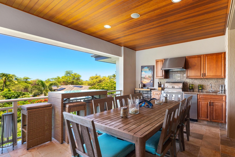 Enjoy meals on the lanai