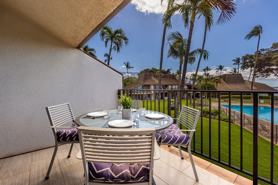 Dining for 4 on the lanai