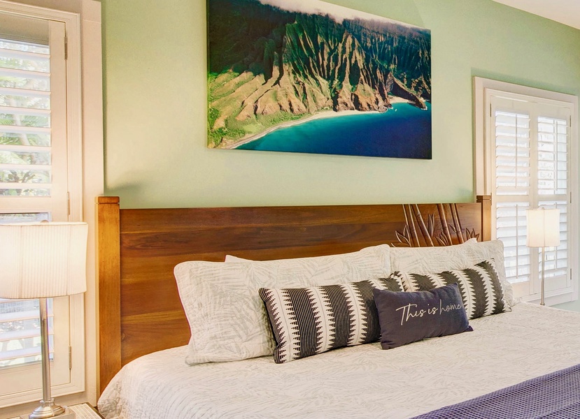 Primary Suite with King bed~ private lanai & luxurious ensuite 