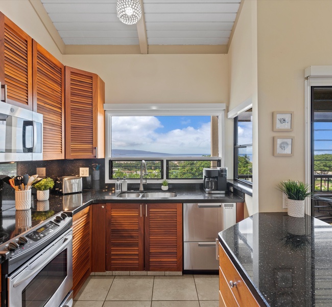 Gorgeous Open and Fully Equipped Kitchen