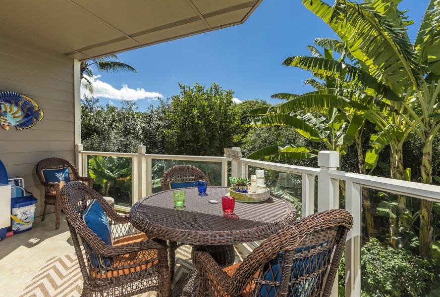 Beautiful Outdoor Dining!