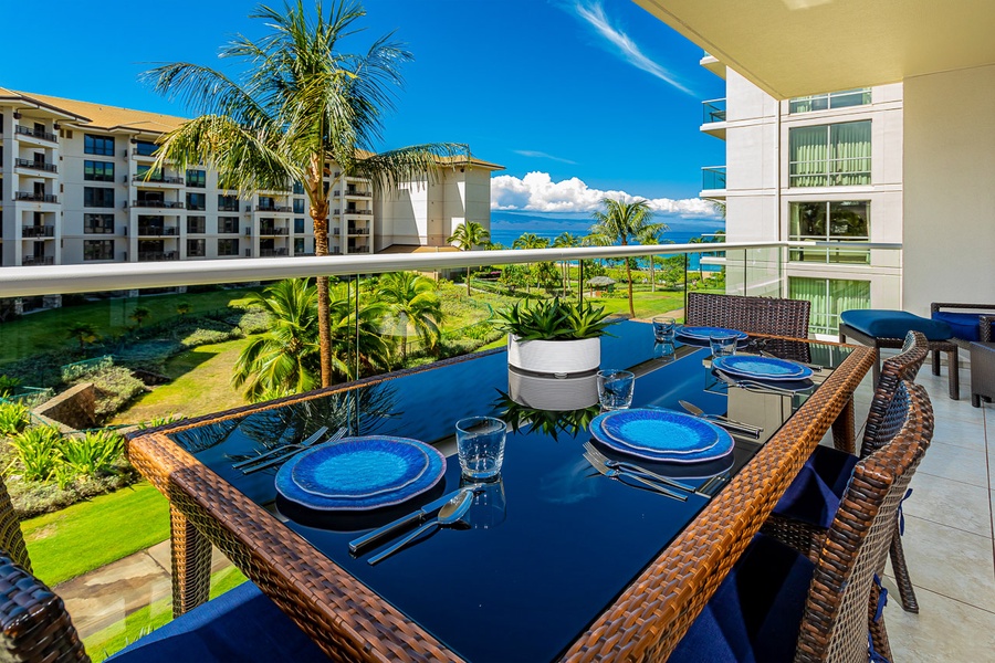 Dining for four on the lanai